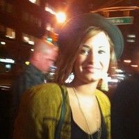 Demi Lovato buys her new cd at midnight | Picture 83100